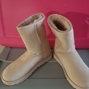 Ugg woman winter boots never worn